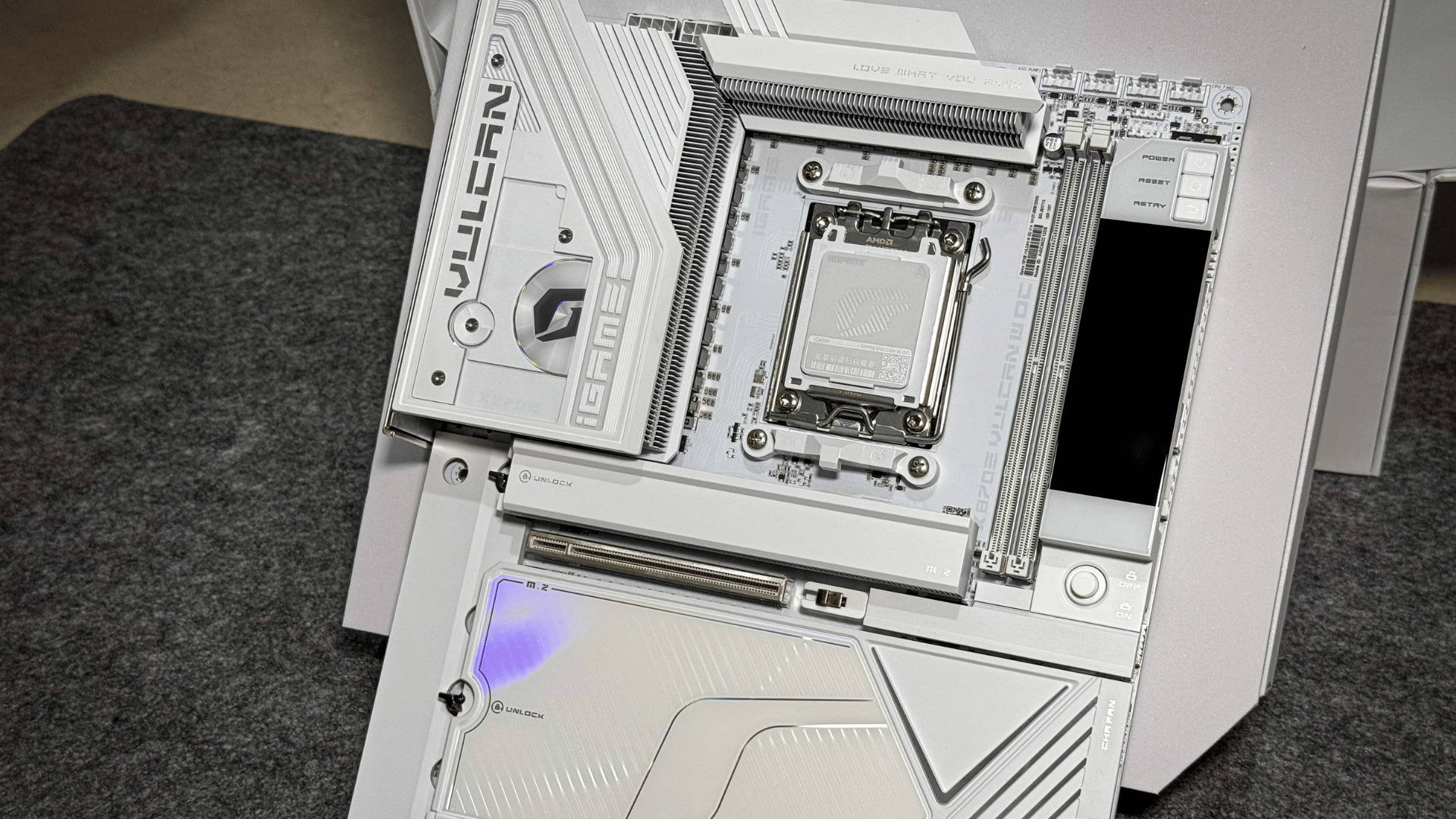 COLORFUL iGame X870E VULCAN W OC V14 Review: A White Flagship for AM5
